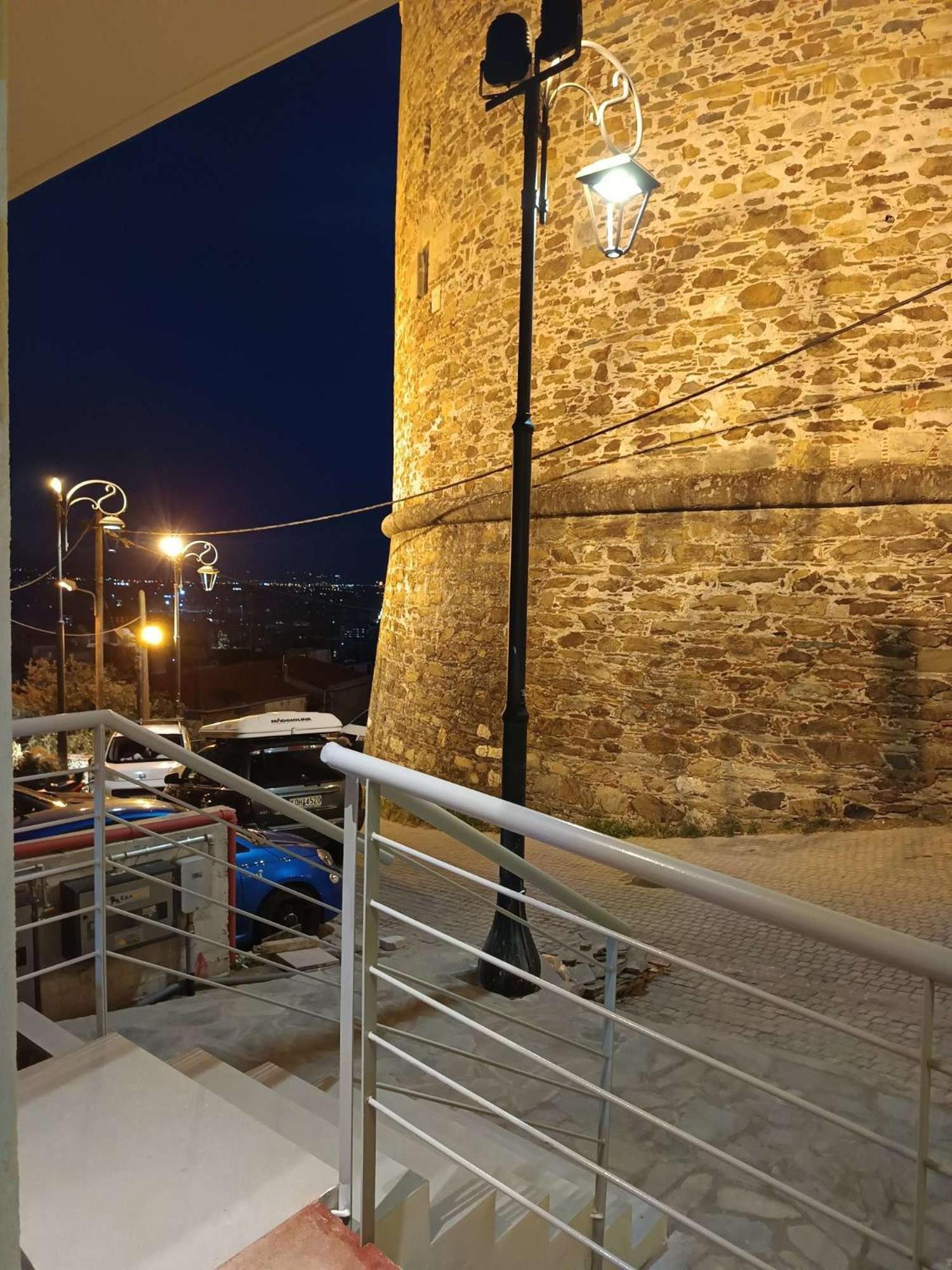 Beyond The Castle Apartment Thessaloníki Ngoại thất bức ảnh