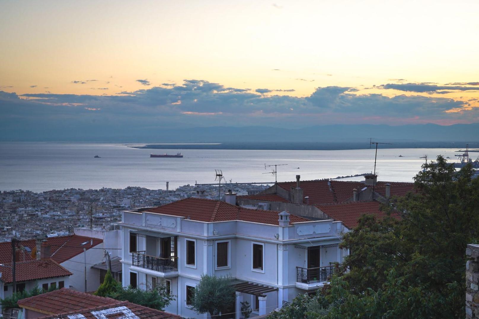 Beyond The Castle Apartment Thessaloníki Ngoại thất bức ảnh