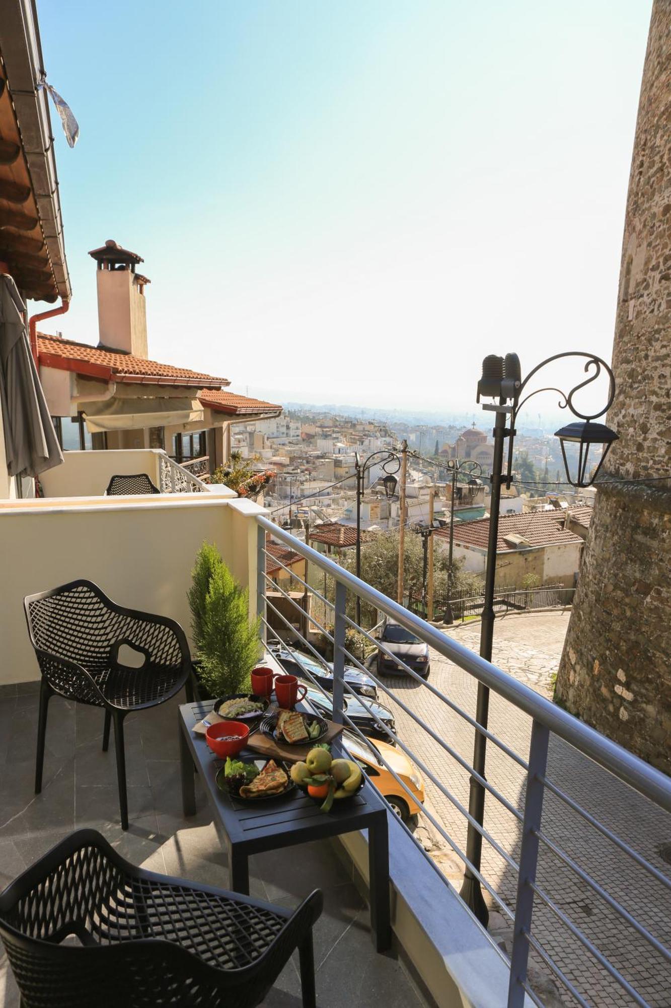 Beyond The Castle Apartment Thessaloníki Ngoại thất bức ảnh
