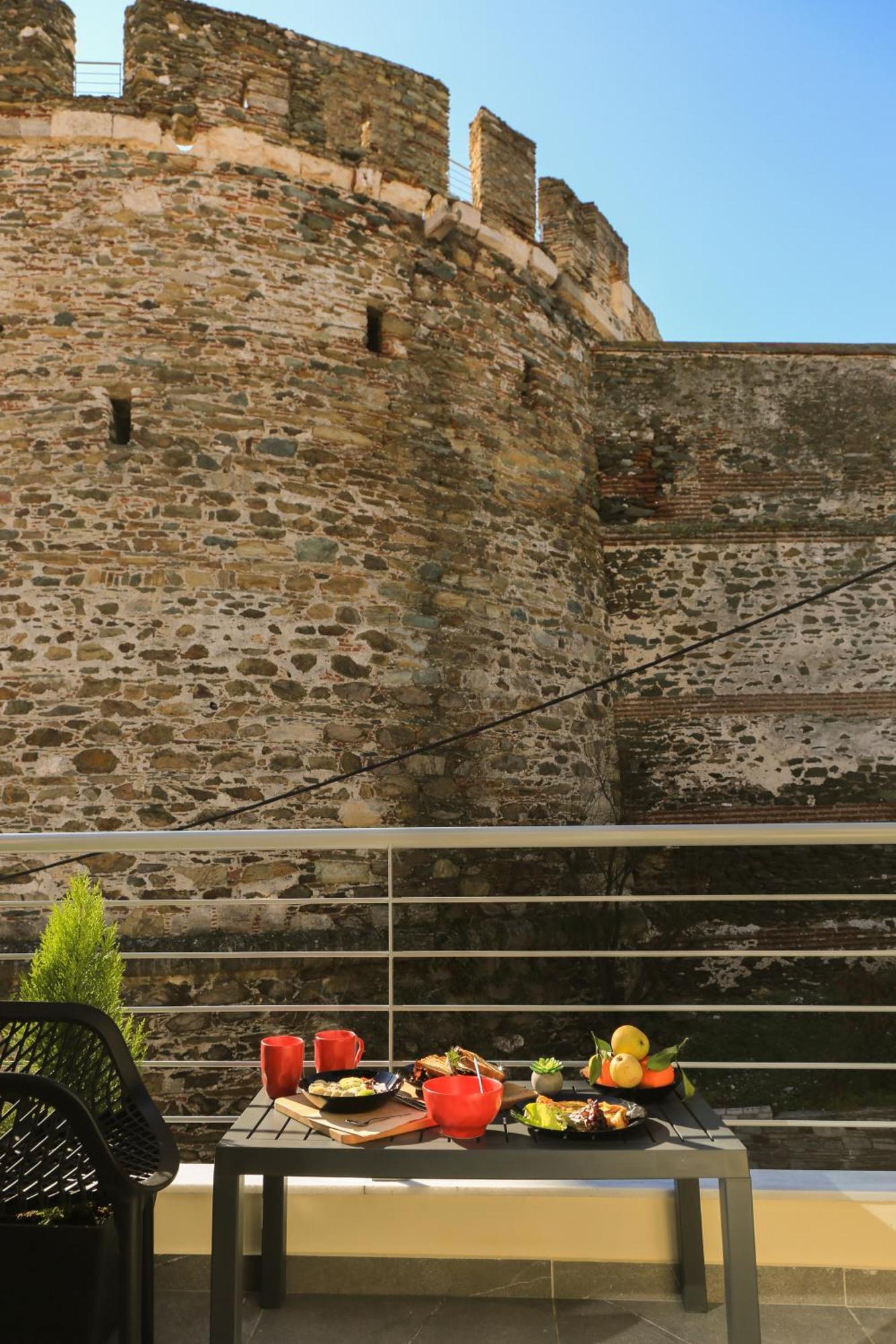 Beyond The Castle Apartment Thessaloníki Ngoại thất bức ảnh