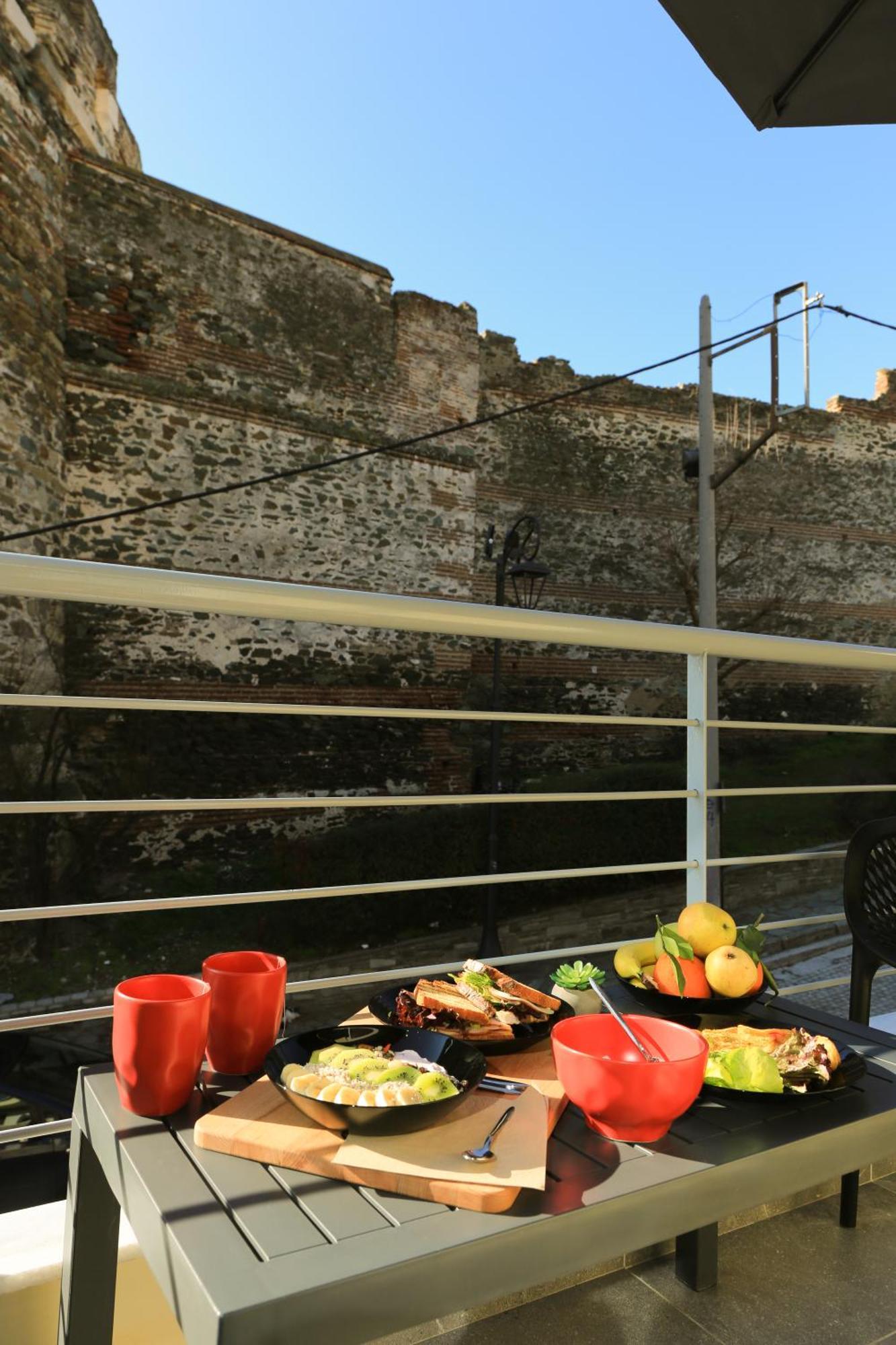 Beyond The Castle Apartment Thessaloníki Ngoại thất bức ảnh